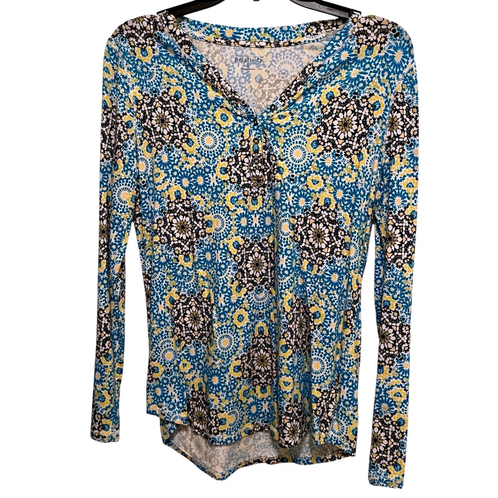 Relativity Henley Top Women Small Blue Yellow Geometric Mandala Long Sleeve